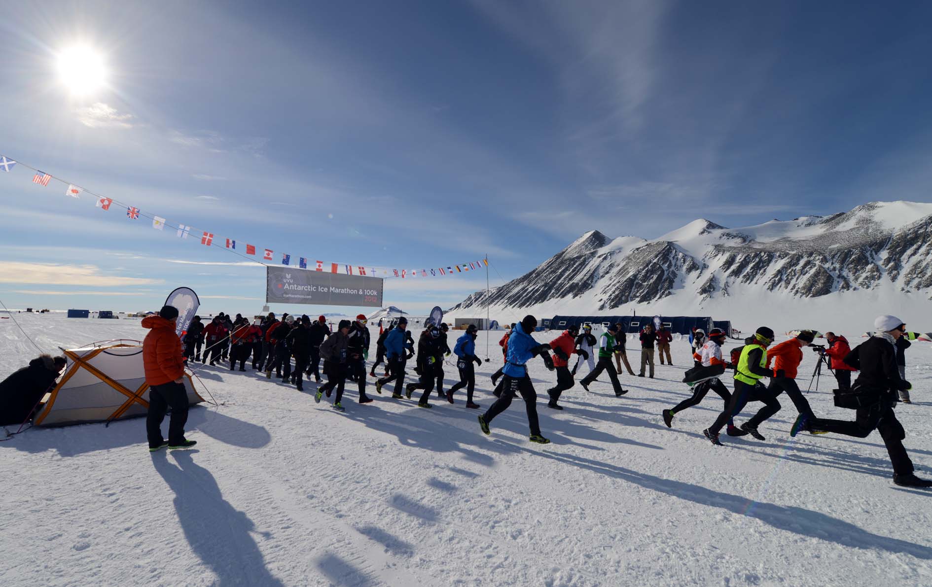Famous Marathons Antarctic Ice Marathon Τρέχοντας στους 30 βαθμούς